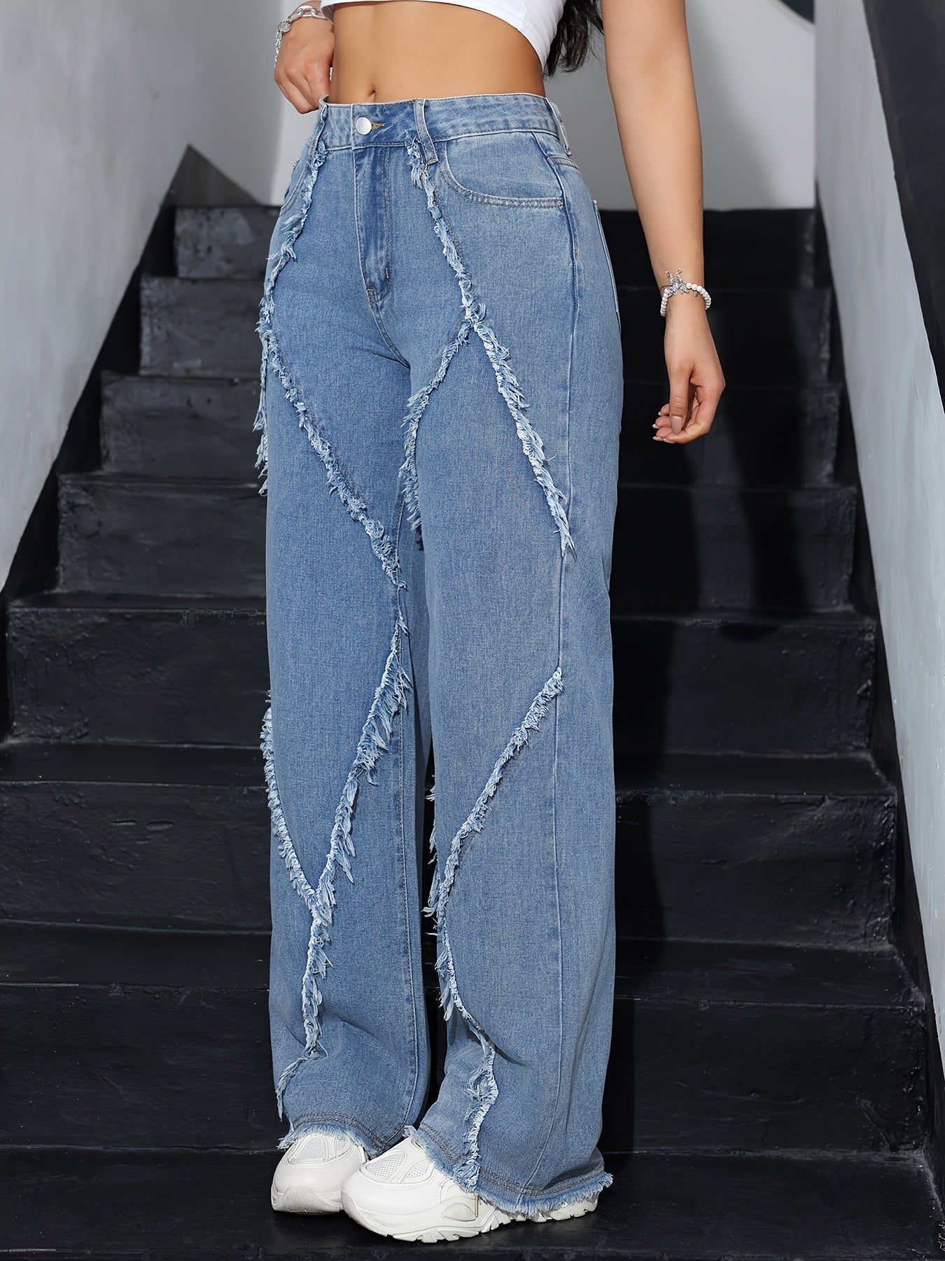 Nicole geniş paça denim, diagonal yırtık dikiş detaylarına sahip açık mavi pantolon